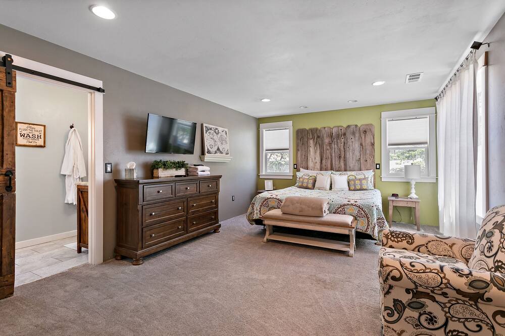 Photo of Bedroom in Central Point