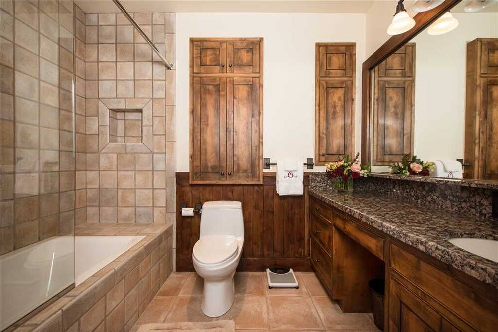 Photo of Bathroom in Granite Ridge