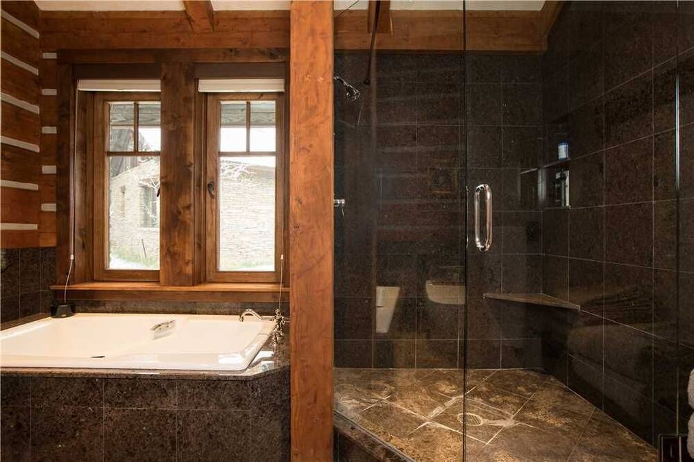 Photo of Bathroom in Granite Ridge