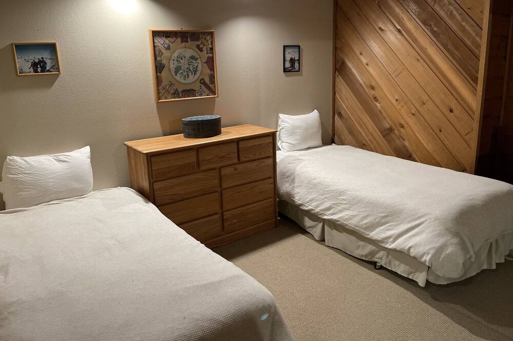 Photo of Bedroom in Elkhorn Village
