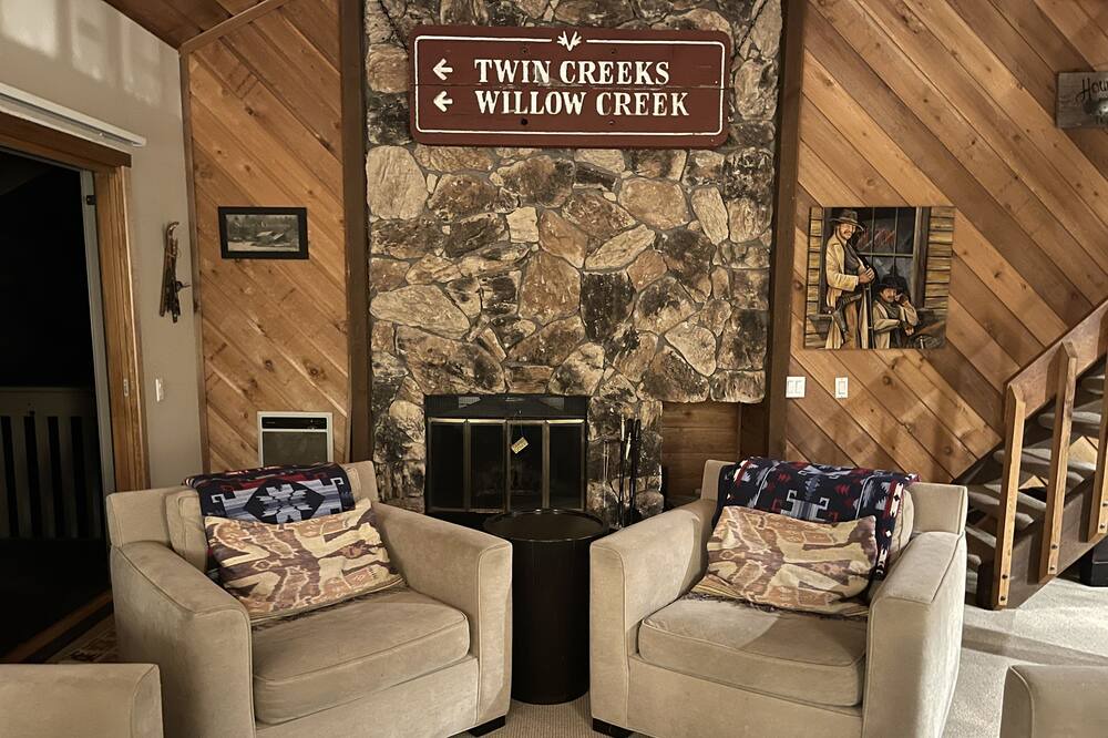 Photo of Livingroom in Elkhorn Village