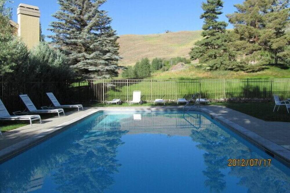 Photo of Outdoor in Elkhorn Village