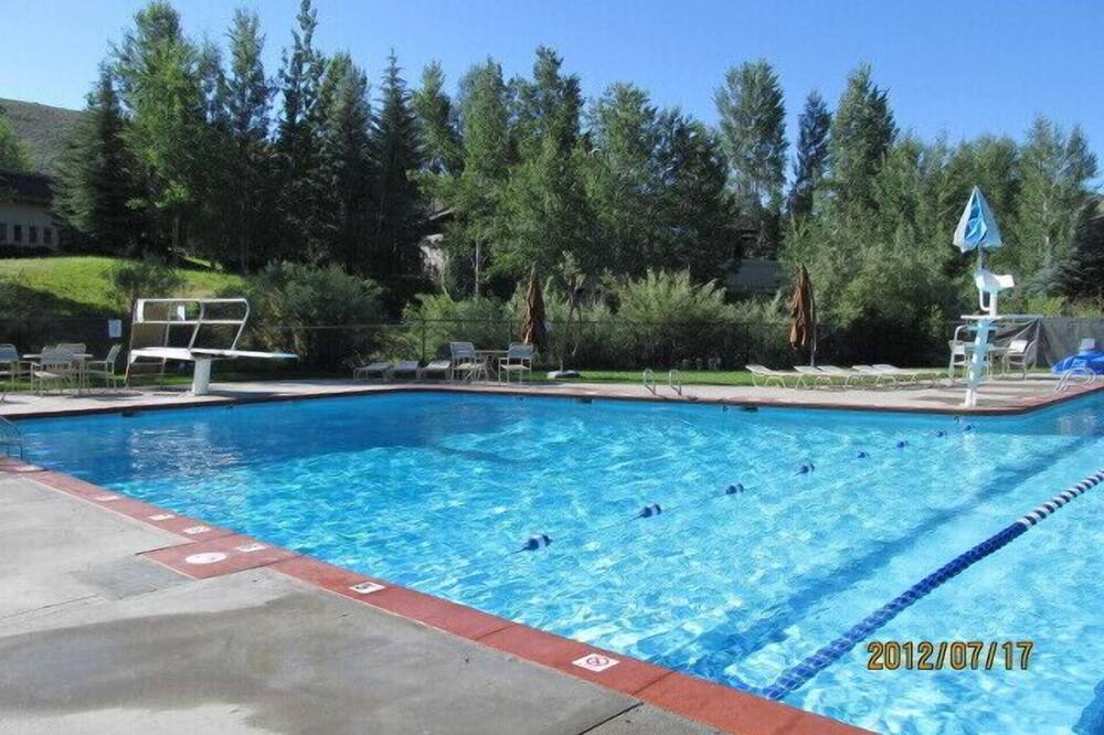 Photo of Outdoor in Elkhorn Village