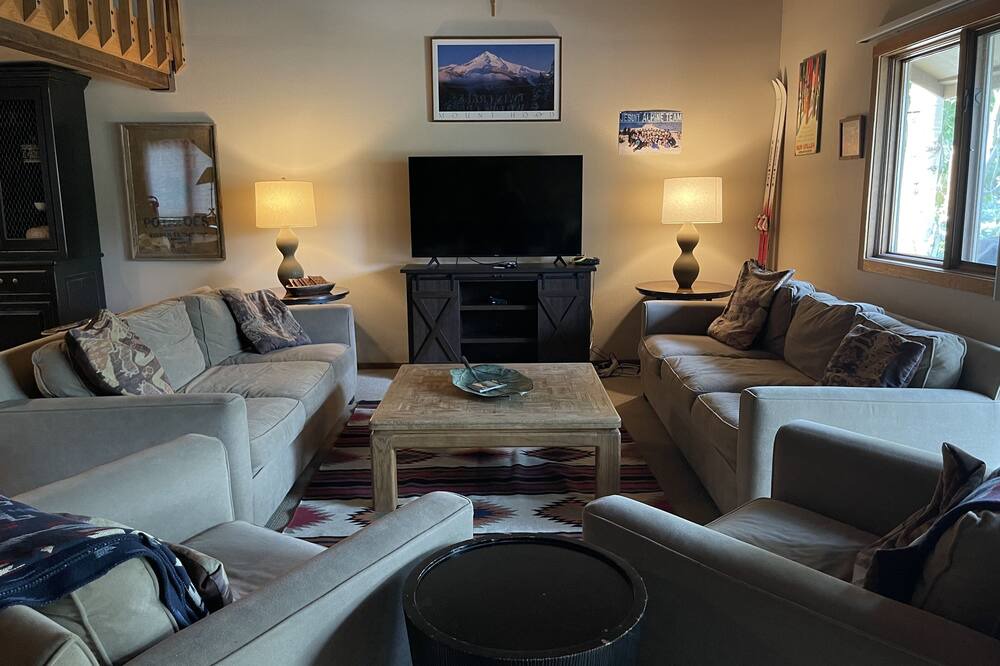 Photo of Livingroom in Elkhorn Village