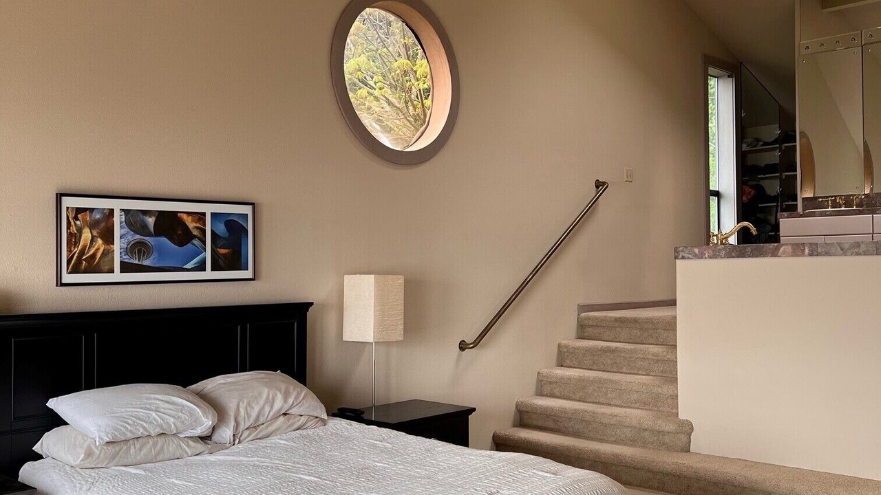 Photo of Bedroom in Seahurst