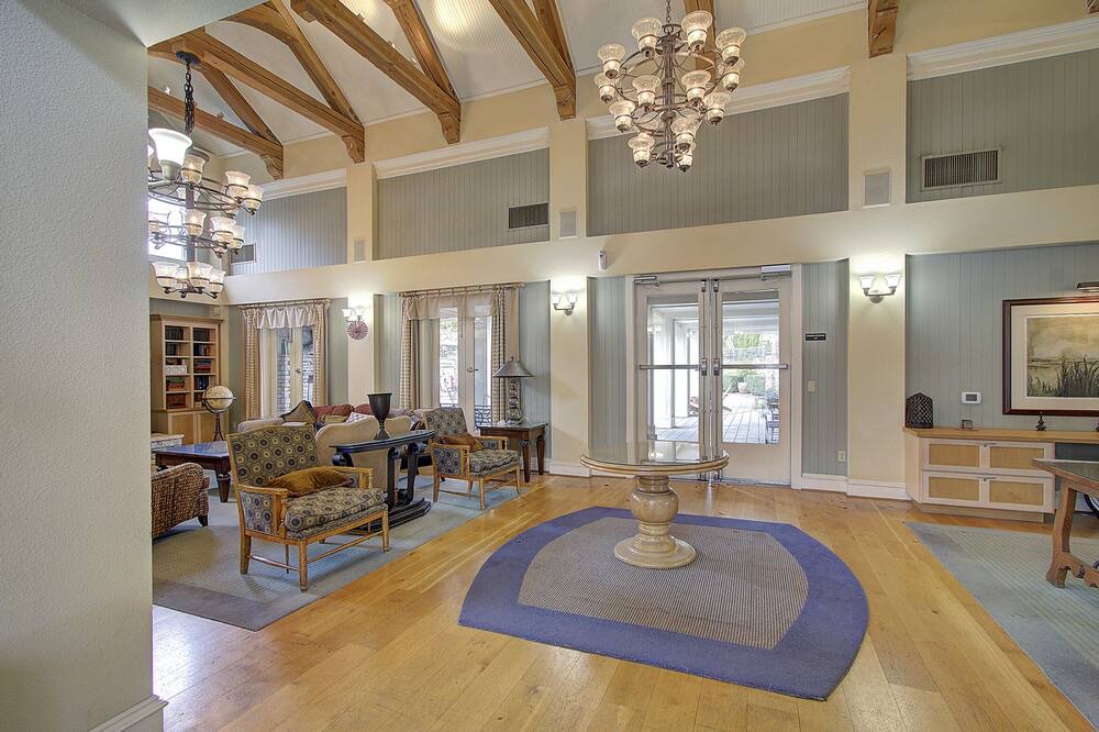 Photo of Livingroom in Columbia Way