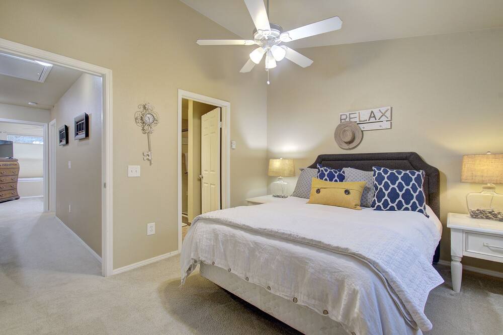 Photo of Bedroom in Columbia Way