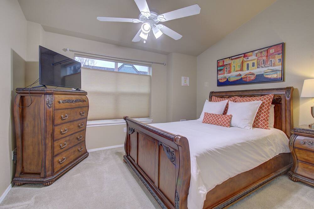 Photo of Bedroom in Columbia Way