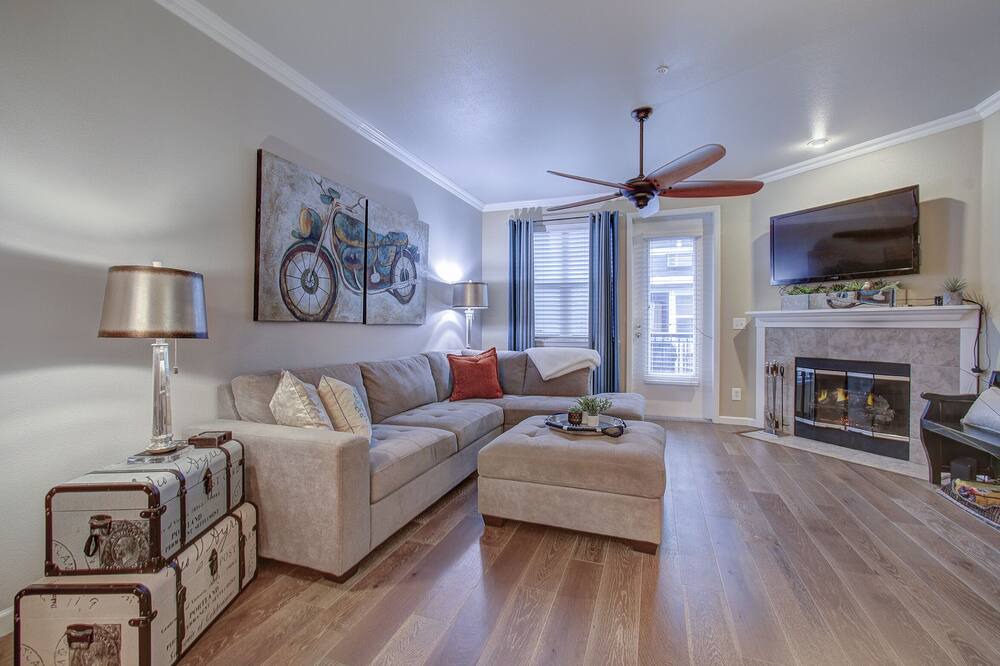 Photo of Livingroom in Columbia Way