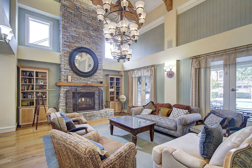 Photo of Livingroom in Columbia Way