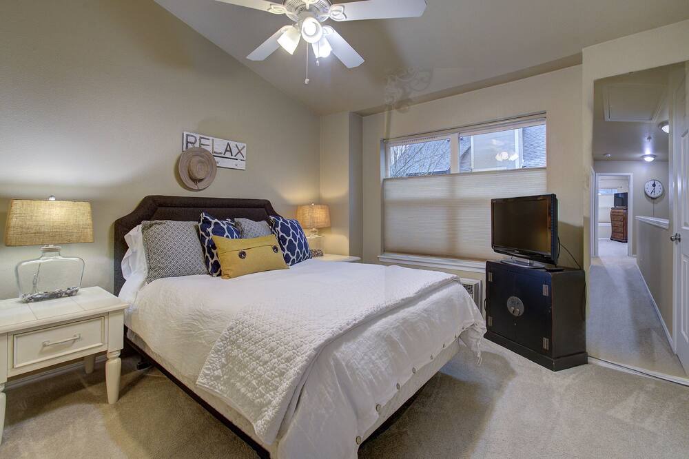 Photo of Bedroom in Columbia Way
