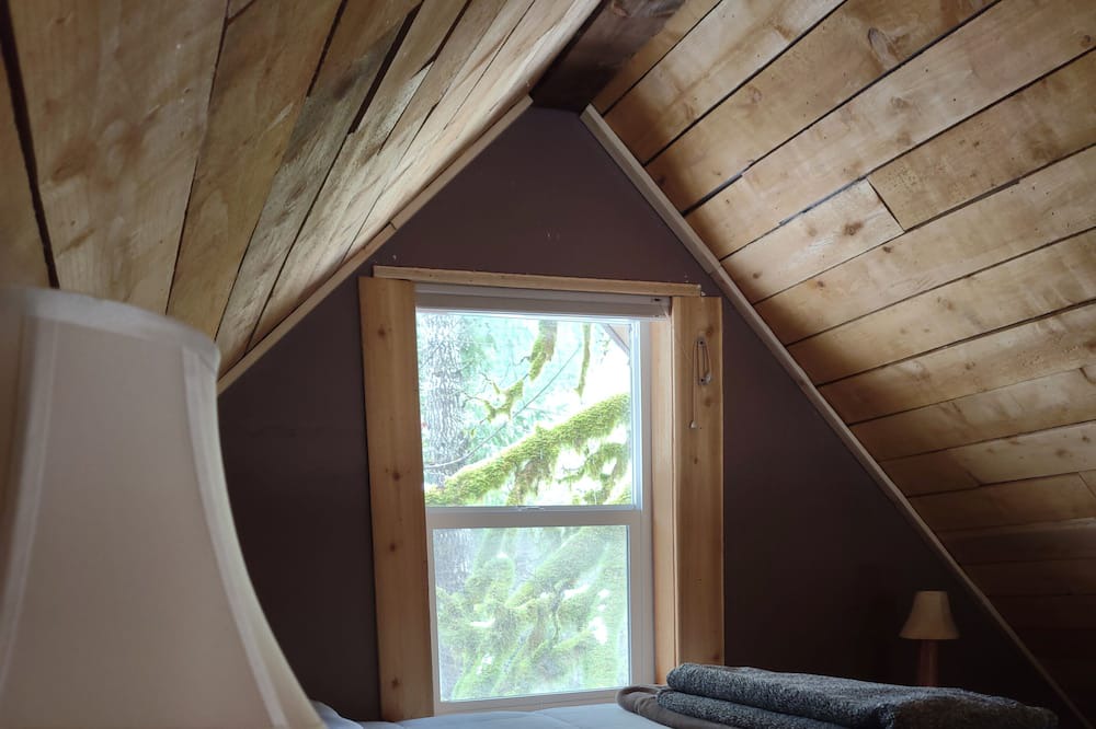 Photo of Bedroom in Alsea