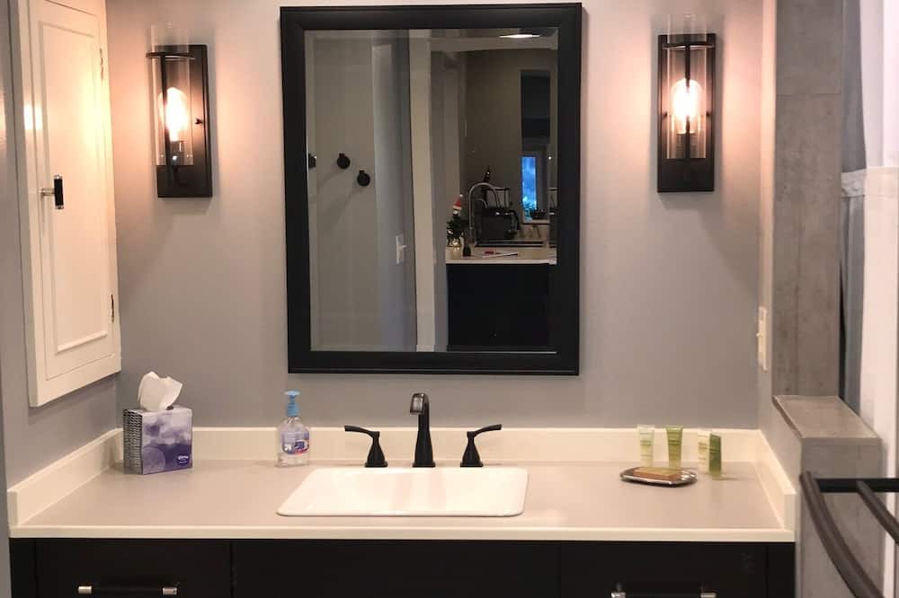Photo of Bathroom in Lakewood