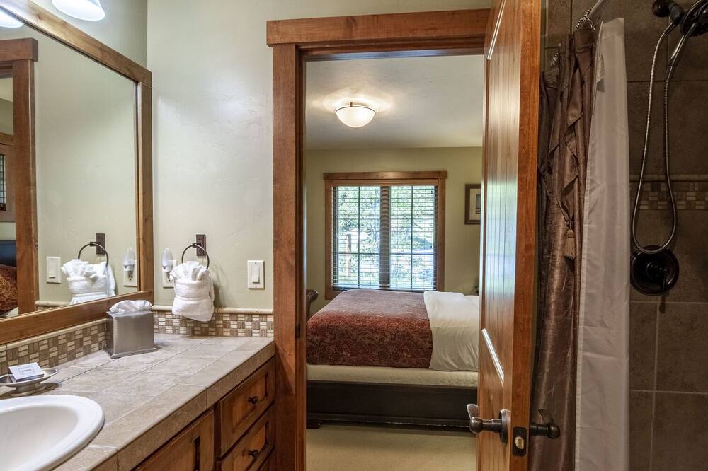 Photo of Bathroom in Tamarack