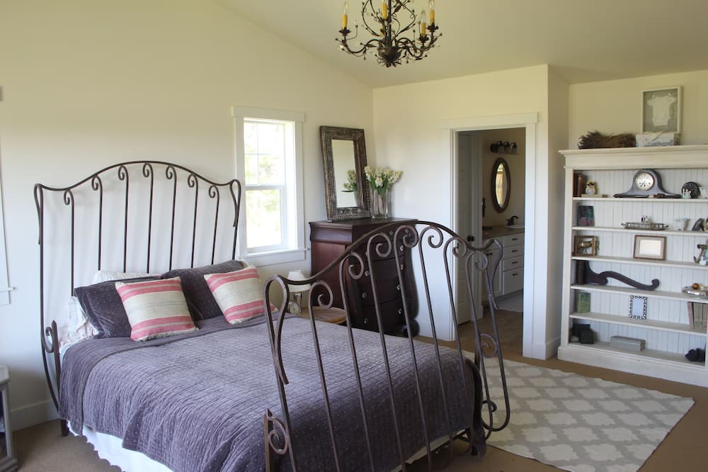 Photo of Bedroom in Coupeville