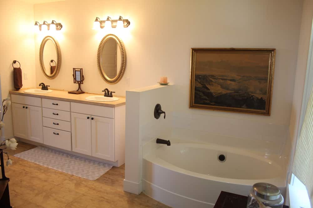 Photo of Bathroom in Coupeville
