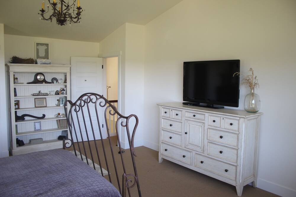 Photo of Bedroom in Coupeville