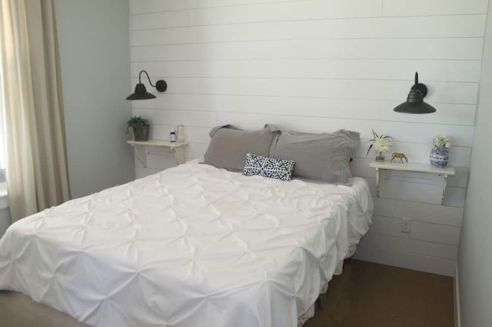 Photo of Bedroom in Coupeville