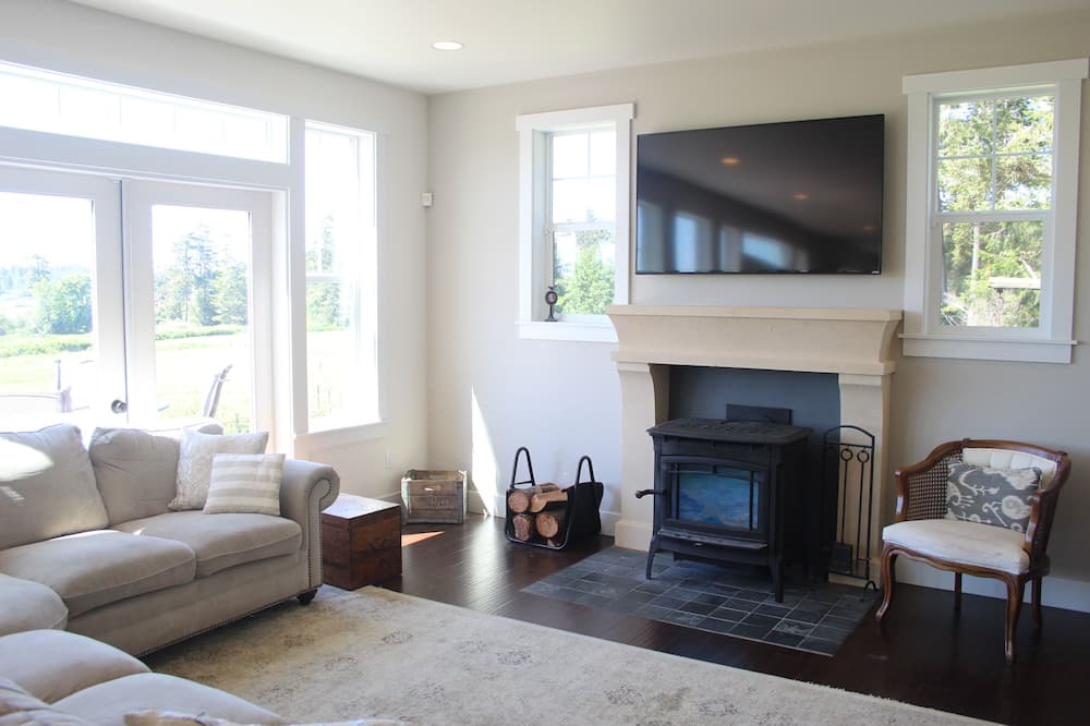 Photo of Livingroom in Coupeville