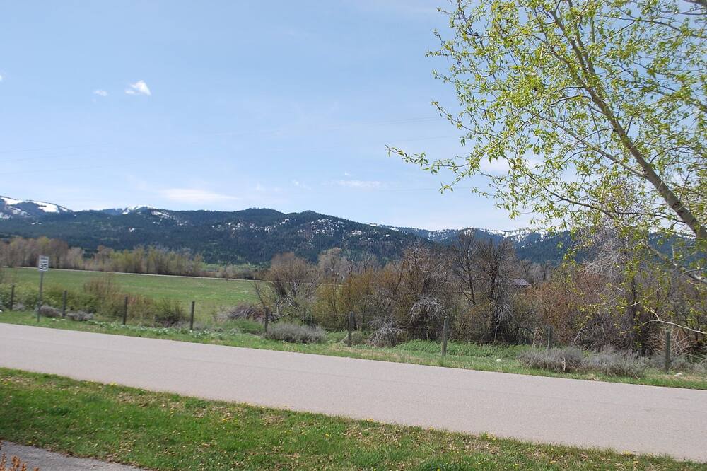 Photo of Others in Victor