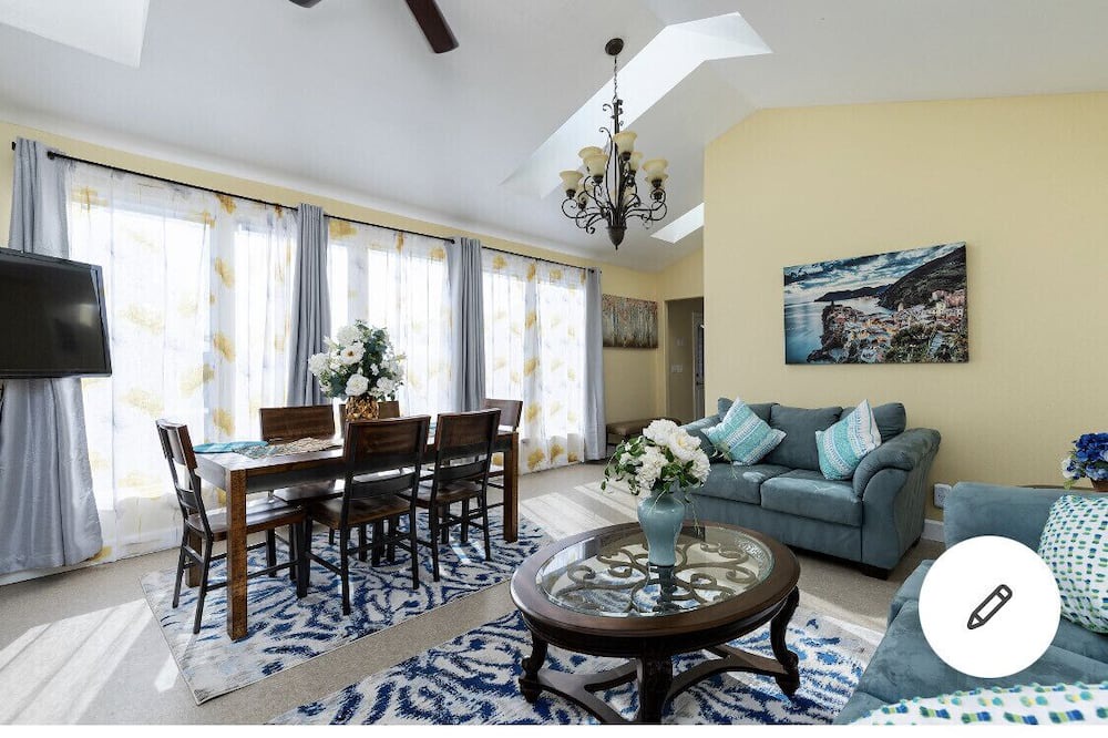 Photo of Livingroom in Happy Valley
