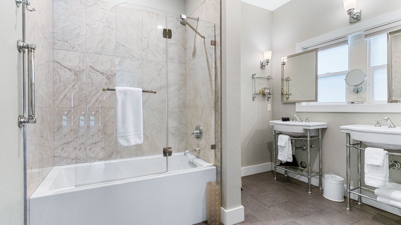 Photo of Bathroom in Dunsmuir