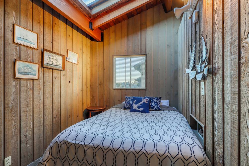 Photo of Bedroom in Clinton