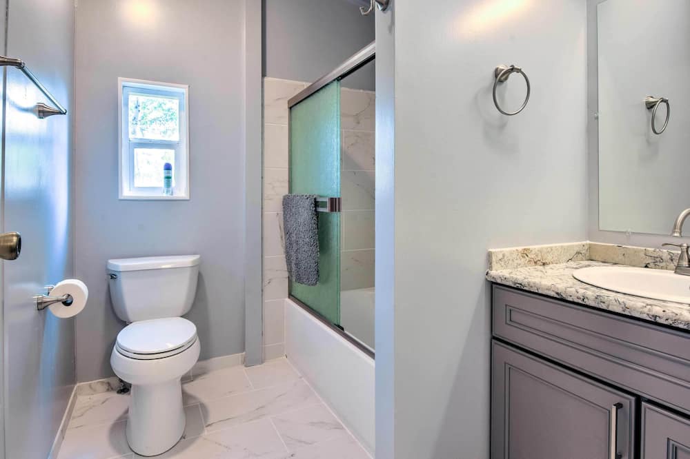 Photo of Bathroom in Chiloquin