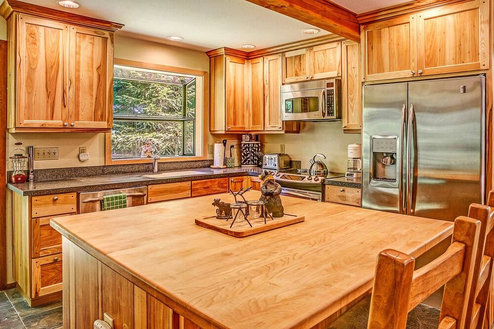 Photo of Kitchen in Enumclaw
