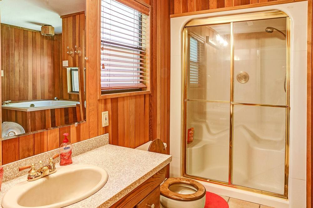 Photo of Bathroom in Enumclaw