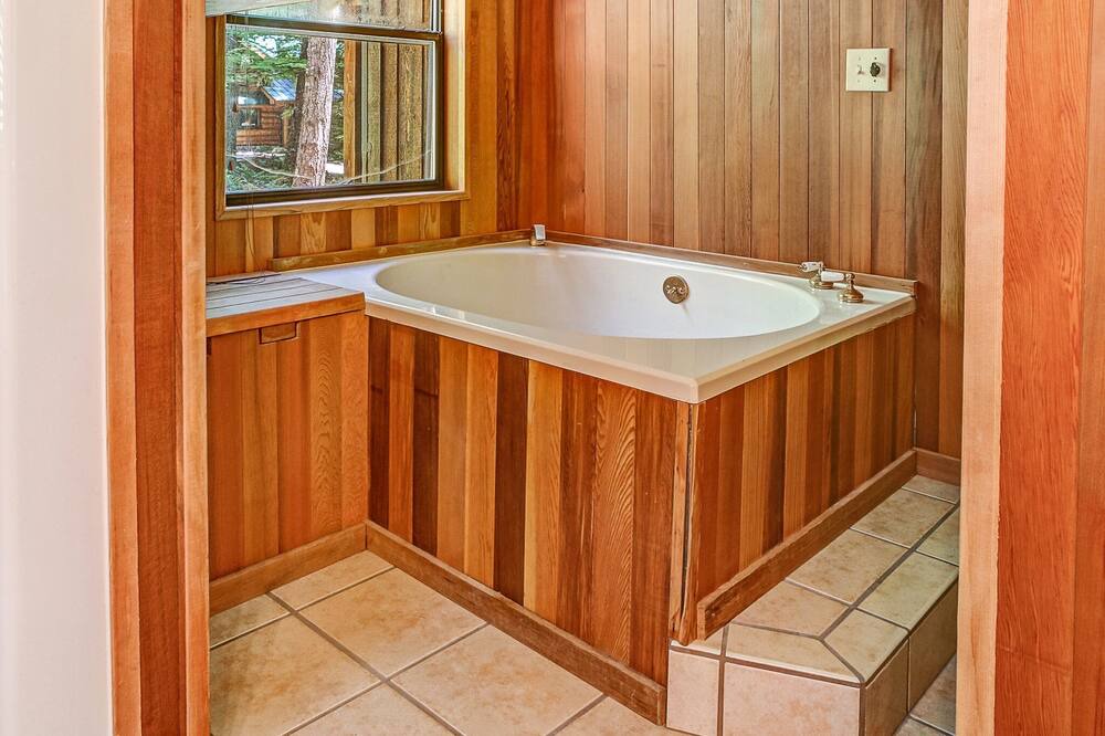 Photo of Bathroom in Enumclaw