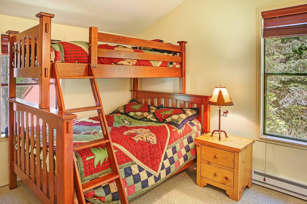 Photo of Bedroom in Enumclaw