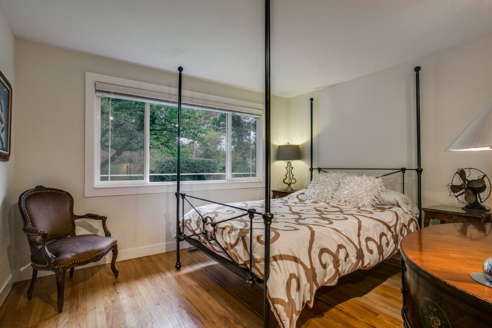 Photo of Bedroom in Mercer Island