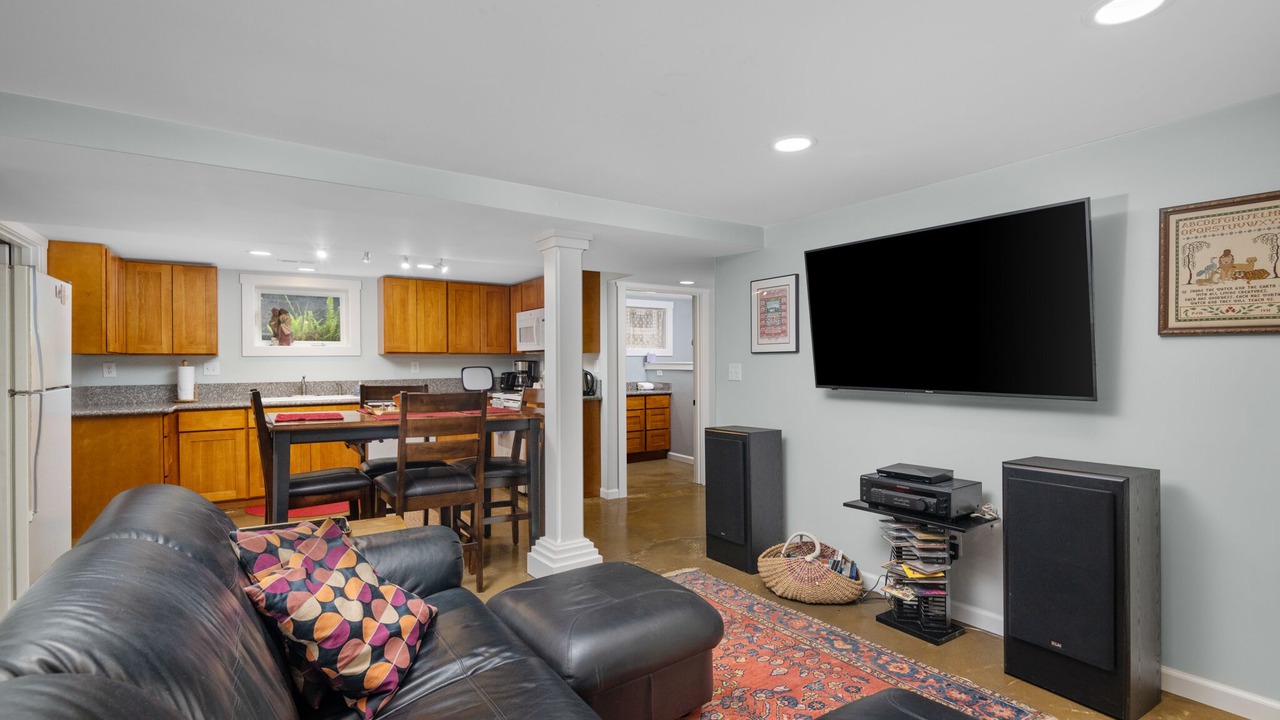 Photo of Livingroom in Hosford-Abernethy