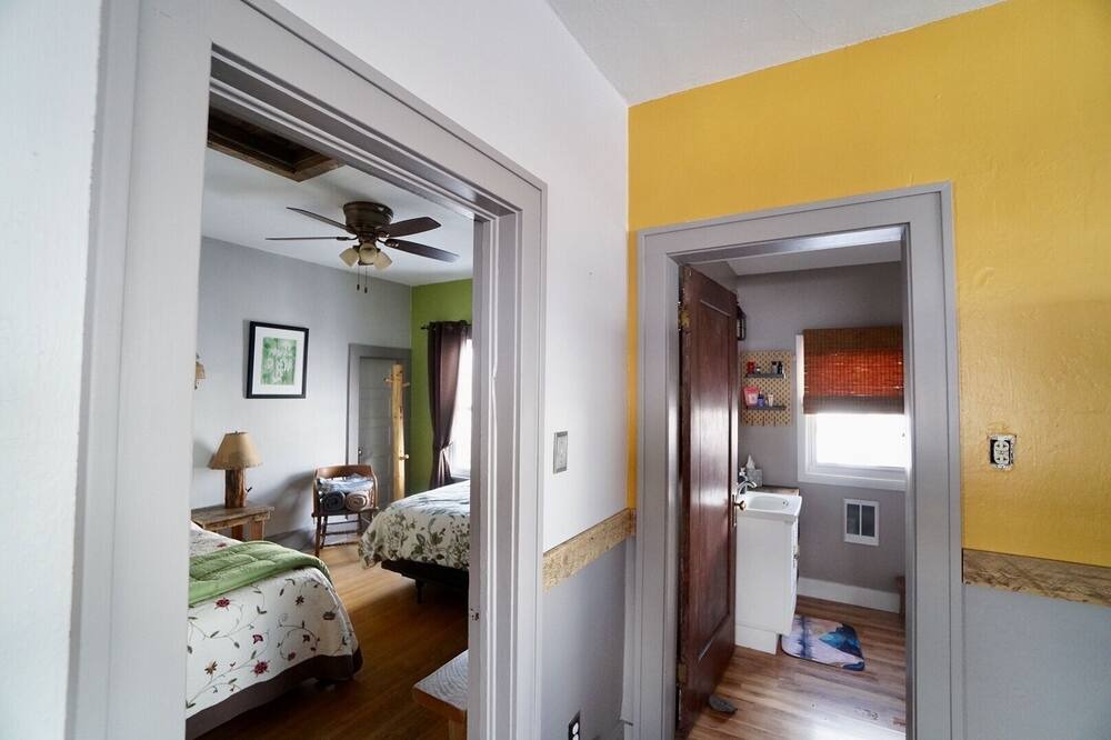 Photo of Bathroom in Gardiner