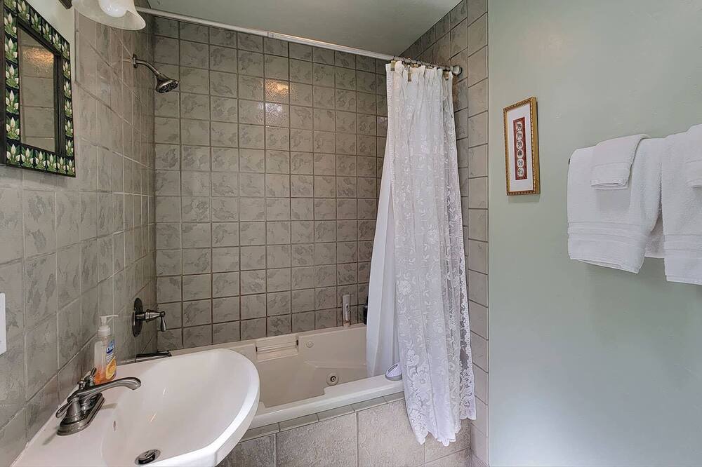 Photo of Bathroom in Siskiyou-Hargadine Historic District