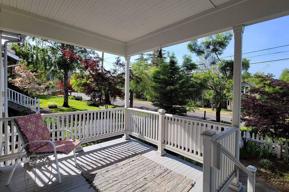 Photo of Outdoor in Siskiyou-Hargadine Historic District