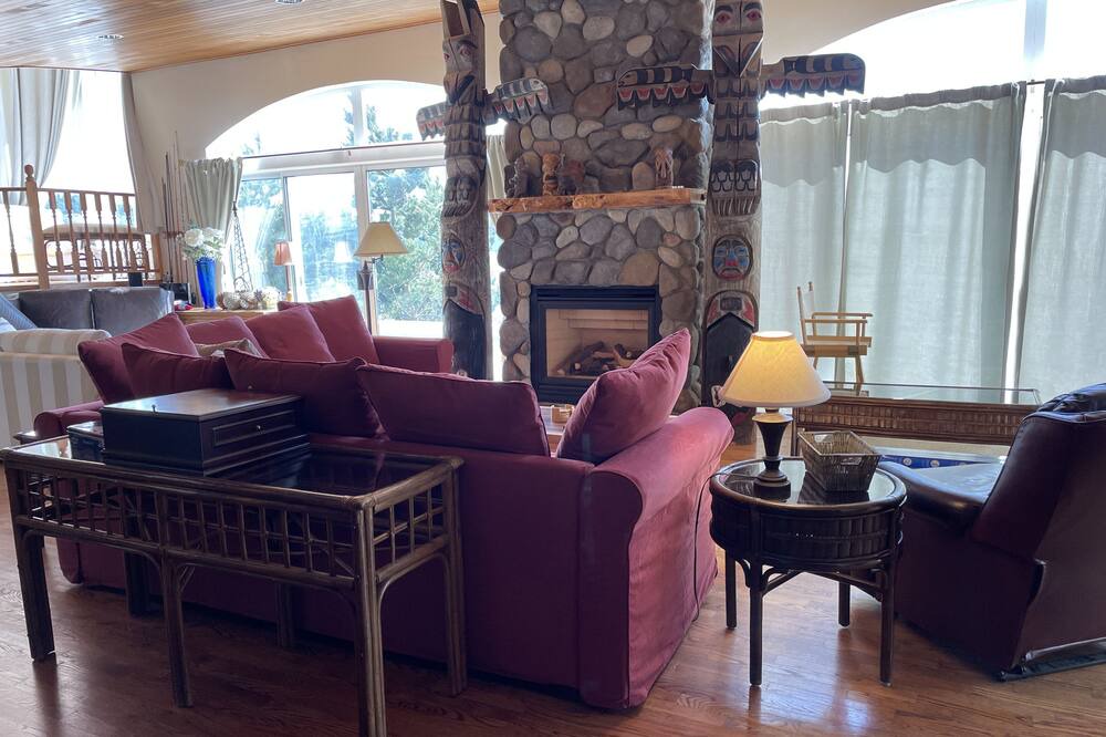 Photo of Livingroom in La Conner