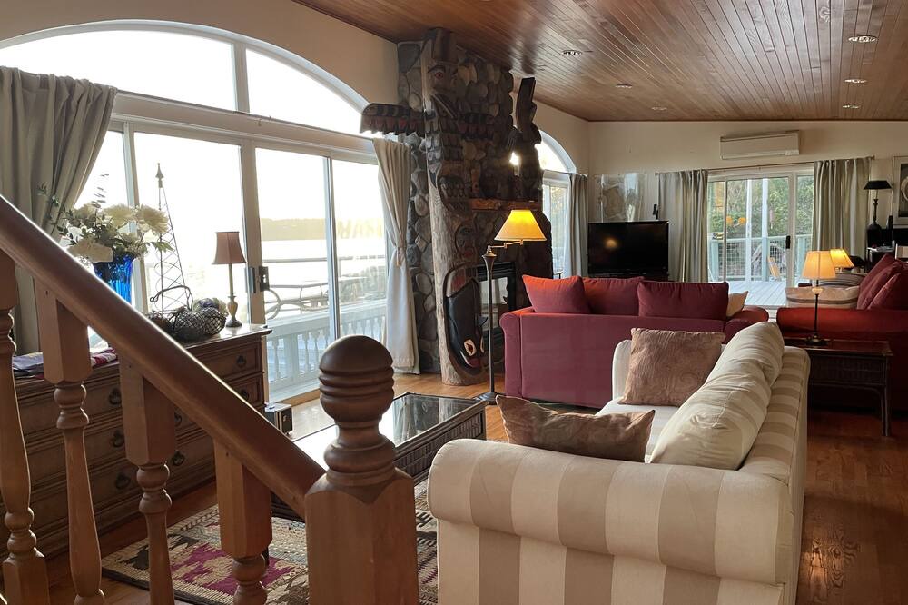 Photo of Livingroom in La Conner