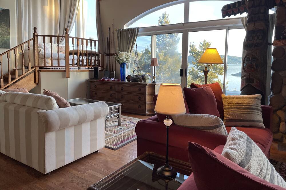 Photo of Livingroom in La Conner
