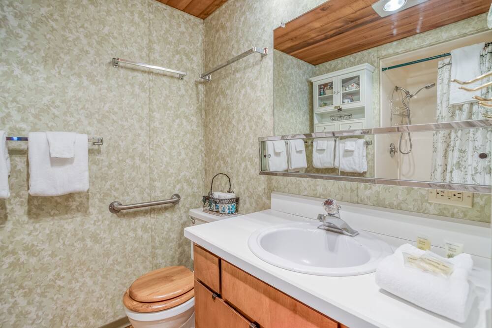 Photo of Bathroom in Sunriver