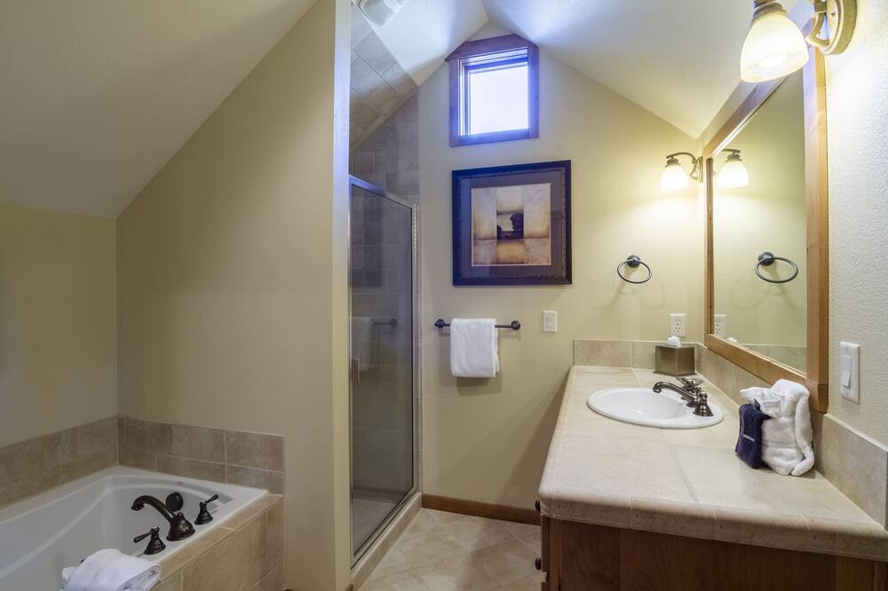 Photo of Bathroom in Tamarack Resort
