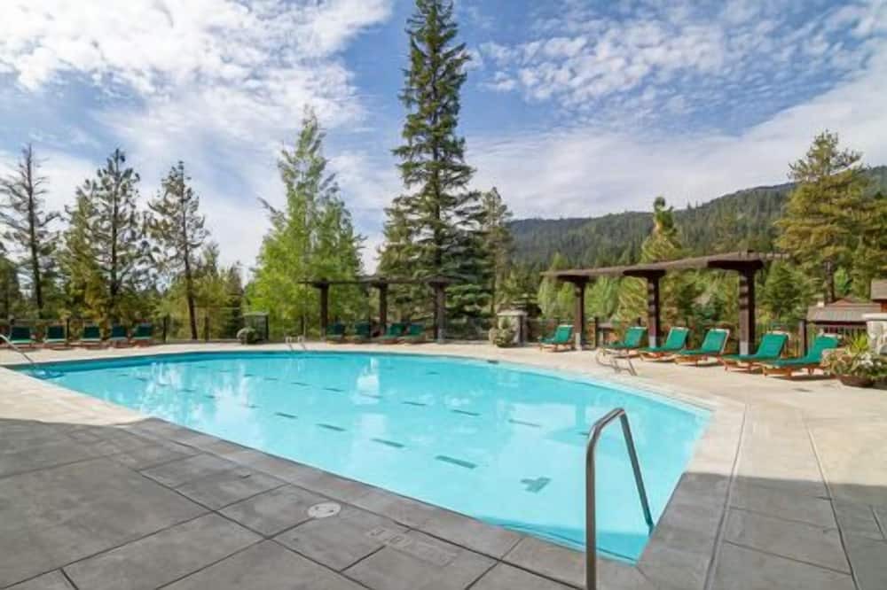 Photo of Outdoor in Tamarack