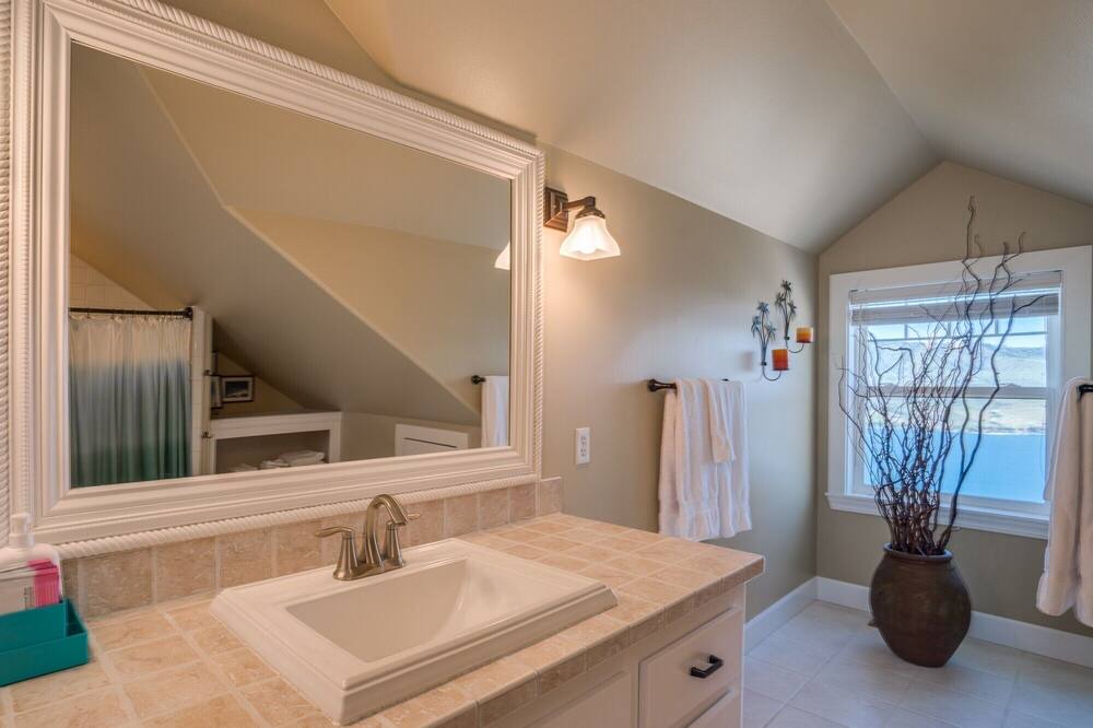 Photo of Bathroom in Chelan
