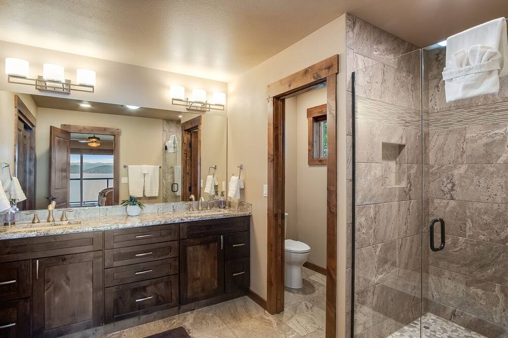 Photo of Bathroom in Sandpoint