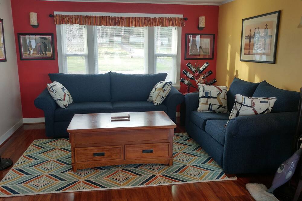 Photo of Livingroom in Port Hadlock