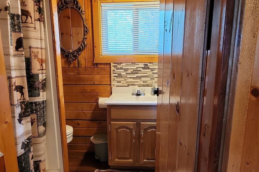 Photo of Bathroom in Island Park
