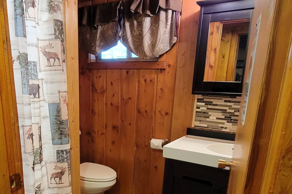 Photo of Bathroom in Island Park