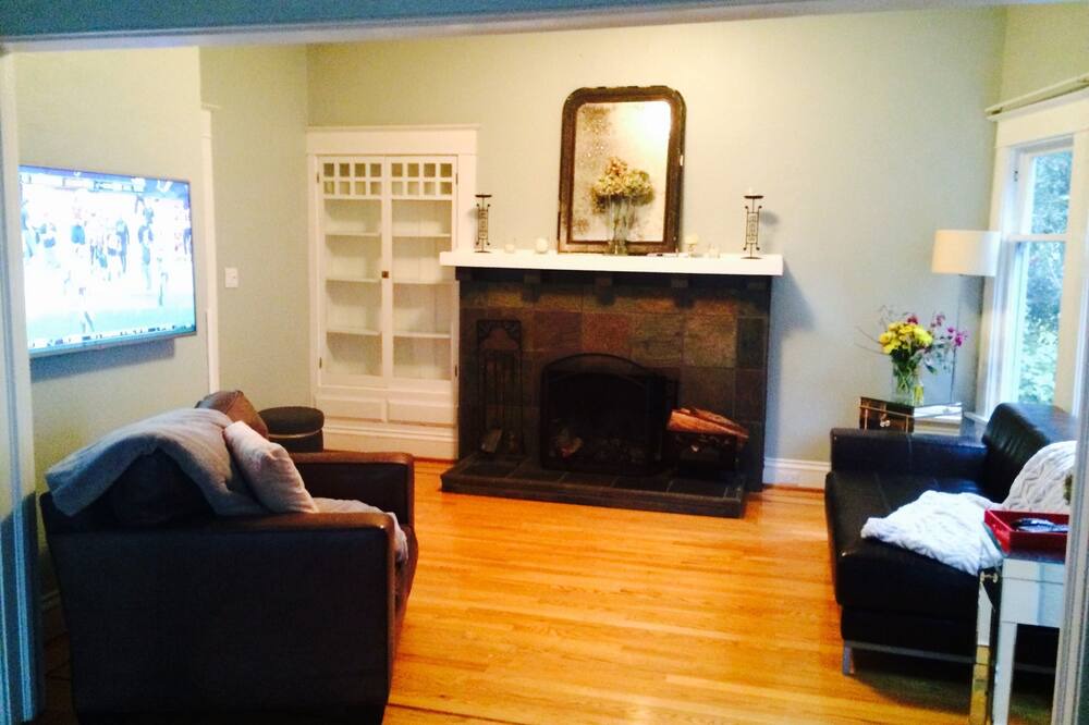 Photo of Bedroom in Laurelhurst