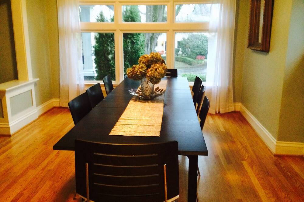 Photo of Bedroom in Laurelhurst